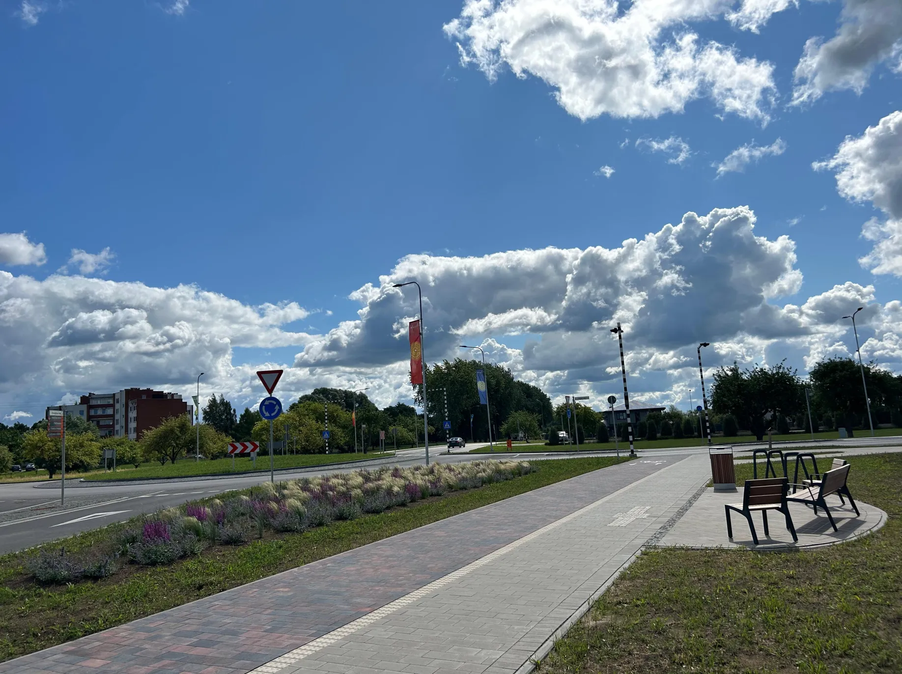 Seguma atjaunošana Rīgas ielā, Salaspilī un rotācijas apļa izbūvi Rīgas ielas krustojumā ar Zvaigžņu ielu un Zvaigžņu ielas posma būvniecību no Rīgas ielas līdz Lauku ielas rotācijas aplim